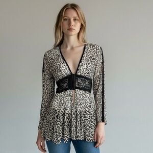 Chilirose Leopard Print Mesh and Lace Long Sleeve Top